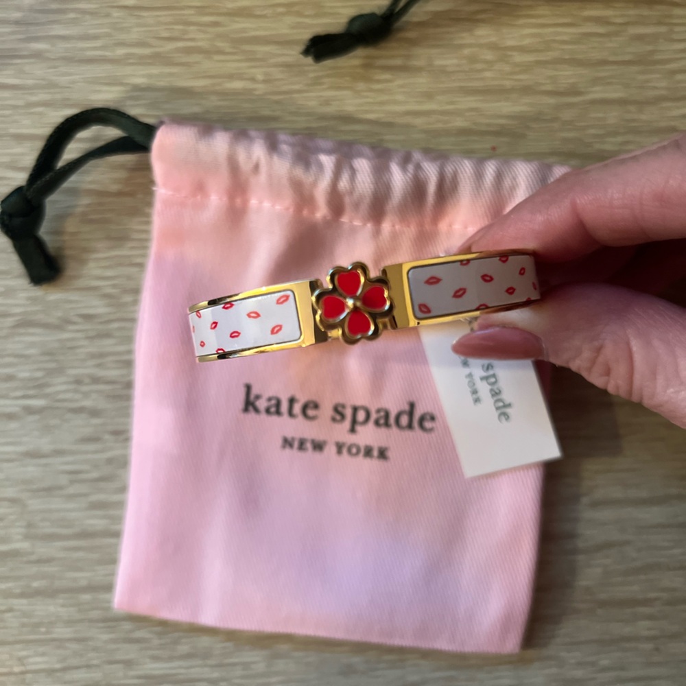 Kate Spade 💋 Lip bangle NWT